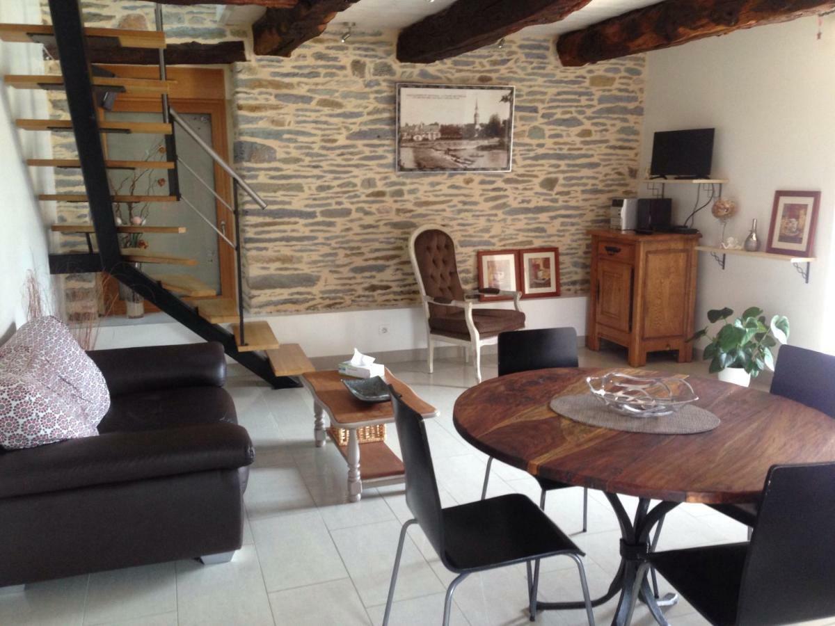 Ferienhaus A Deux Pas De L'oust Montertelot